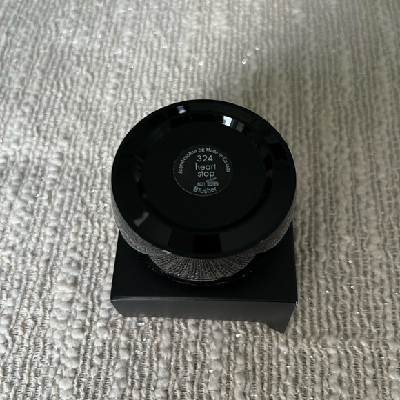 Powdered blush - Picture 2 of 2